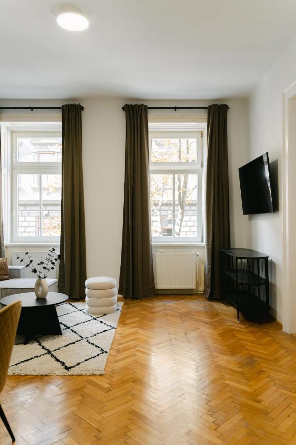 Cozy Apt Perfect For 4-6 Tv Metro Self-Checkin 维也纳 外观 照片