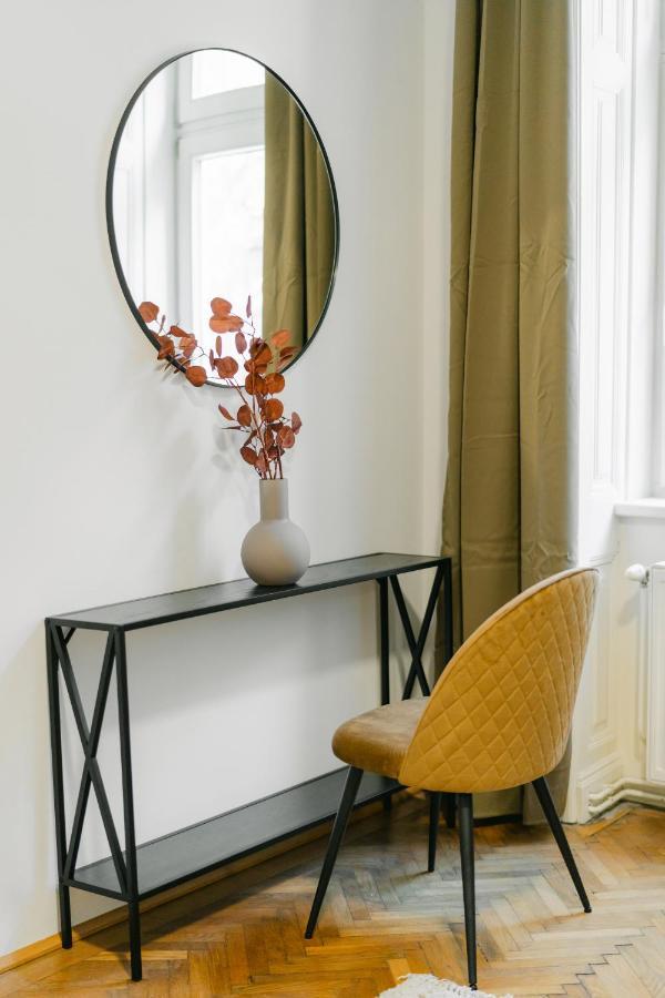 Cozy Apt Perfect For 4-6 Tv Metro Self-Checkin 维也纳 外观 照片