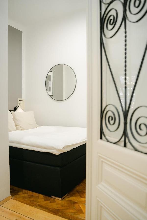 Cozy Apt Perfect For 4-6 Tv Metro Self-Checkin 维也纳 外观 照片